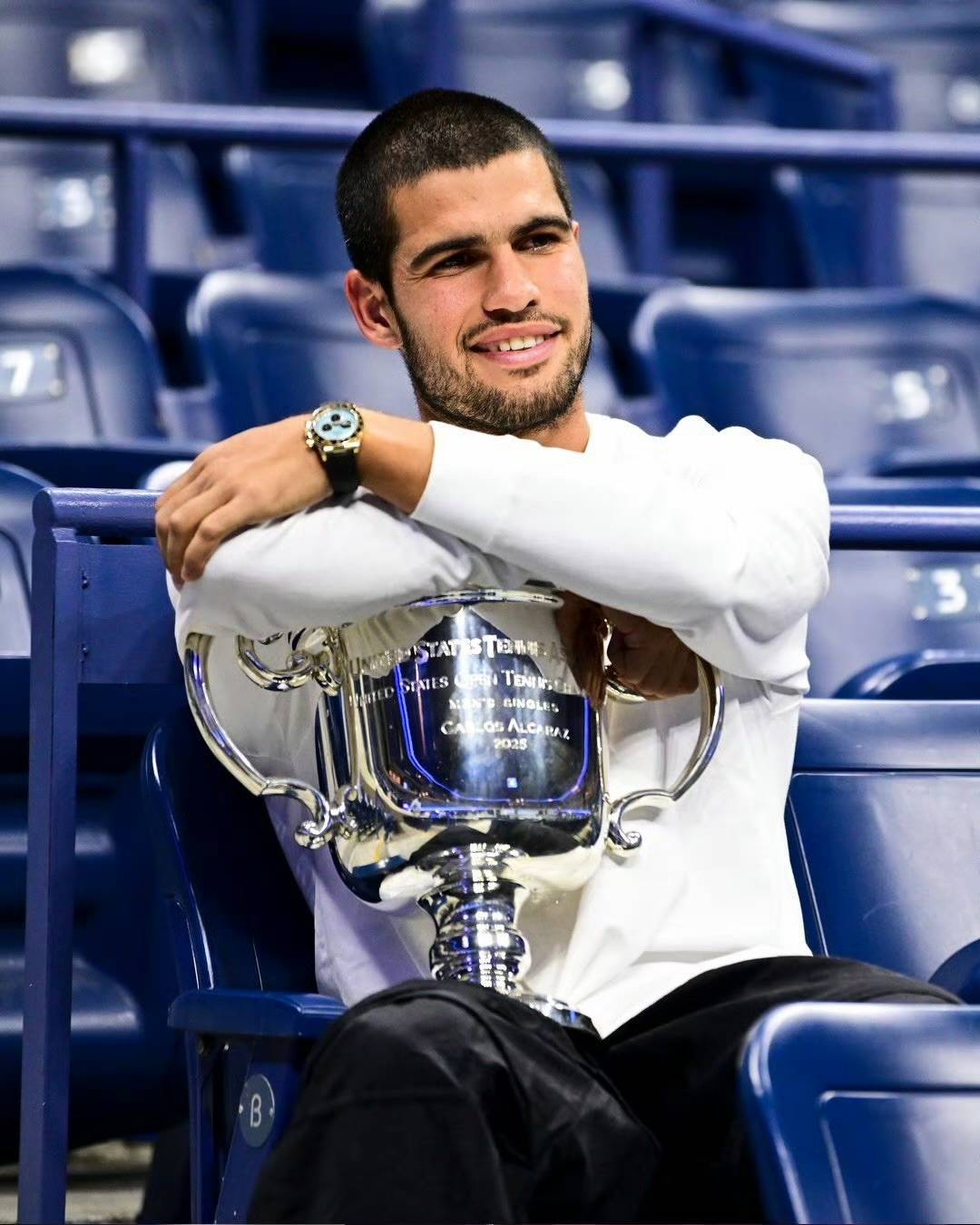 阿尔卡拉斯因伤退出戴维斯杯