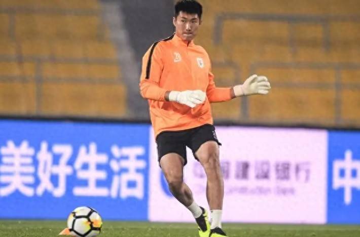 意外！不是王大雷也不是于金永，他是唯一入围金手套奖的鲁能门将