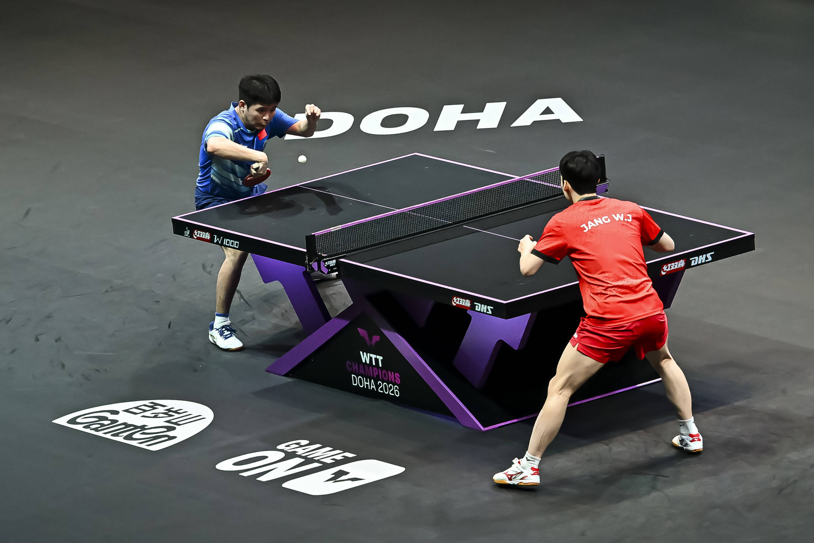 （体育）乒乓球——WTT多哈冠军赛：林诗栋无缘男单决赛